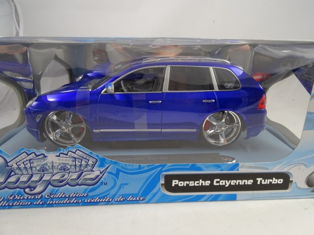 maisto porsche cayenne