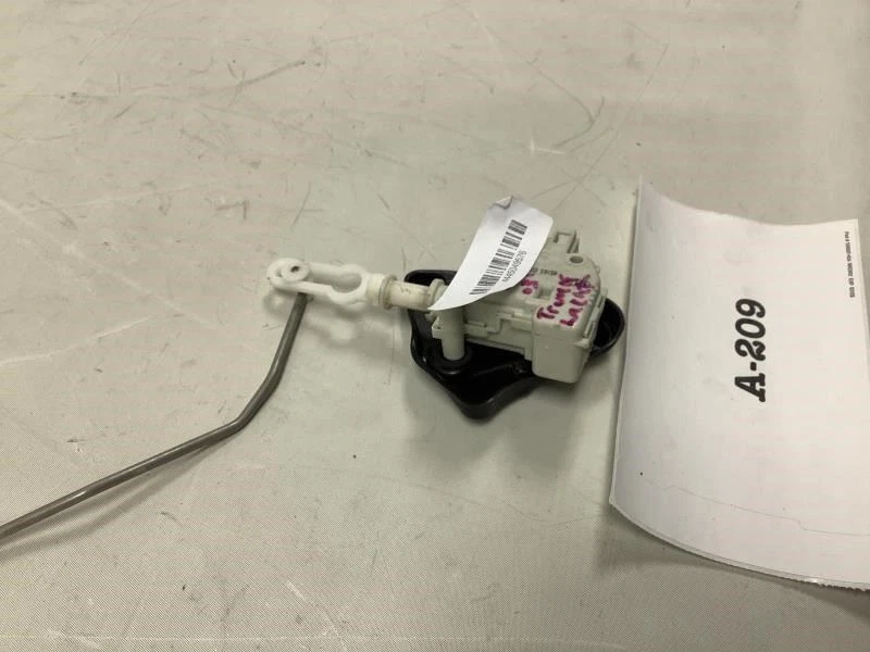 2003 AUDI A4 SEDAN TRUNK LID RELEASE SERVO MOTOR OEM+ - Image 3 of 4