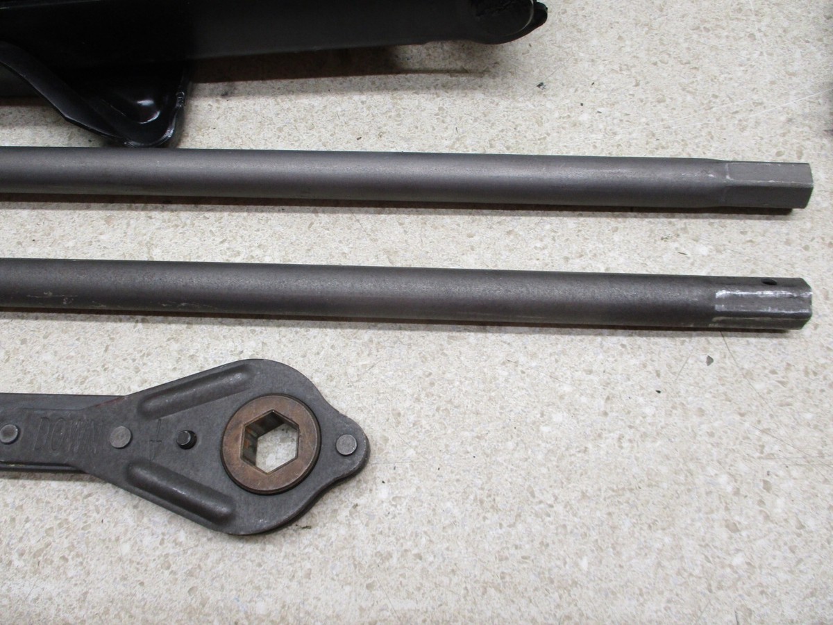 15574174 15548834 95 to 99 GMC Chevy Rear Cargo Storage Scissor