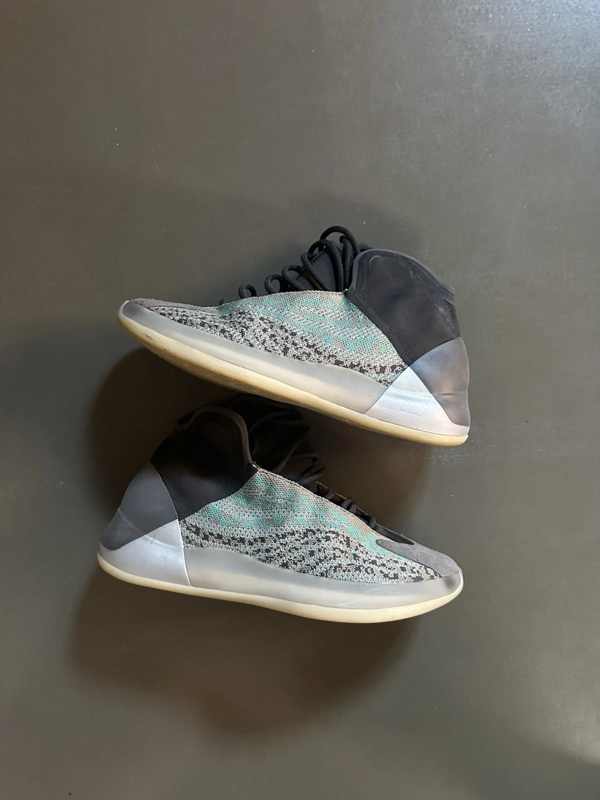 Taglia 10 Adidas Yeezy Quantum Blu Teal