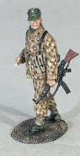 W. Britain - German Waffen SS Grenadier with StG-44 Turning, 1944-45 #25159