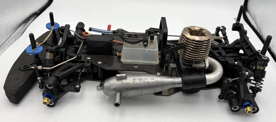 For parts Kyosho engine car V-One S ii 2 4WD chassis vintage rare - Image 3 of 4