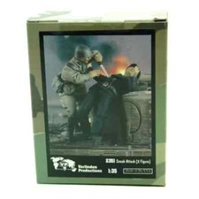 Verlinden - Attack (2 Figures) 1:35 (2351) Vintage Modeling Kit