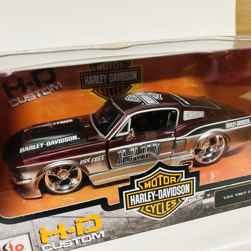 1967 Ford 67 Mustang GT Harley Davidson Red & Silver Street HD Maisto 1:24 - Picture 2 of 9
