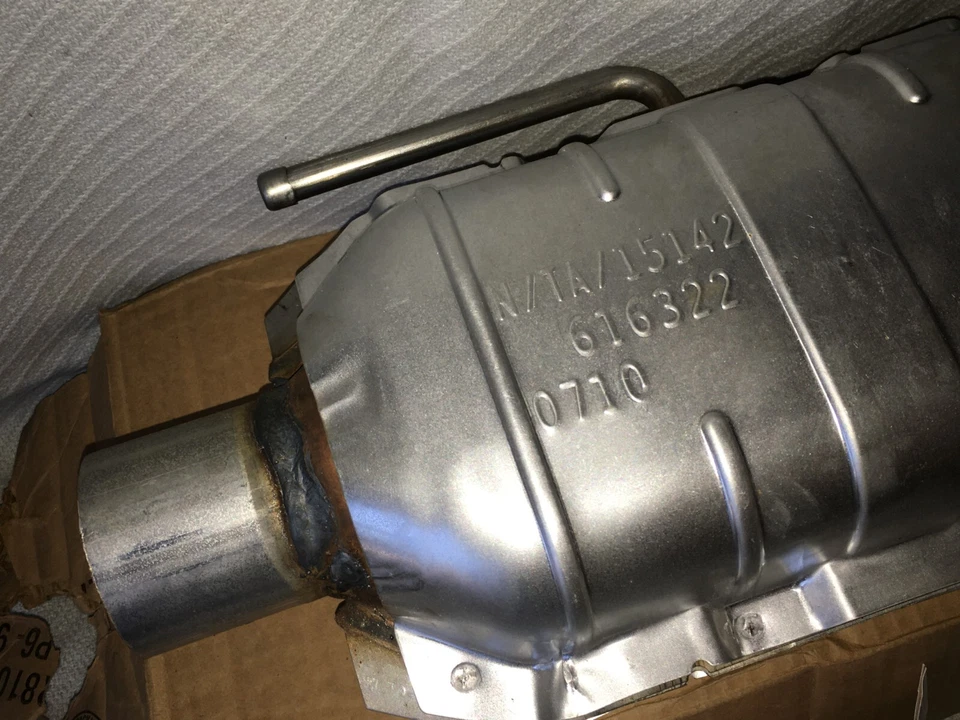 Convertidor catalítico universal Walker Escape estándar EPA 15142 2,5" entrada 15142 Foto 4 de 4