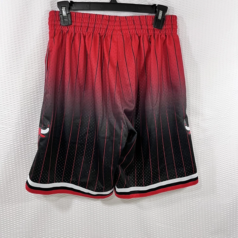 Pantalón Corto Chicago Bulls Mitchell Ness Madera Dura Clásicos Talla Pequeña Fadeaway Swingman Foto 4 de 4