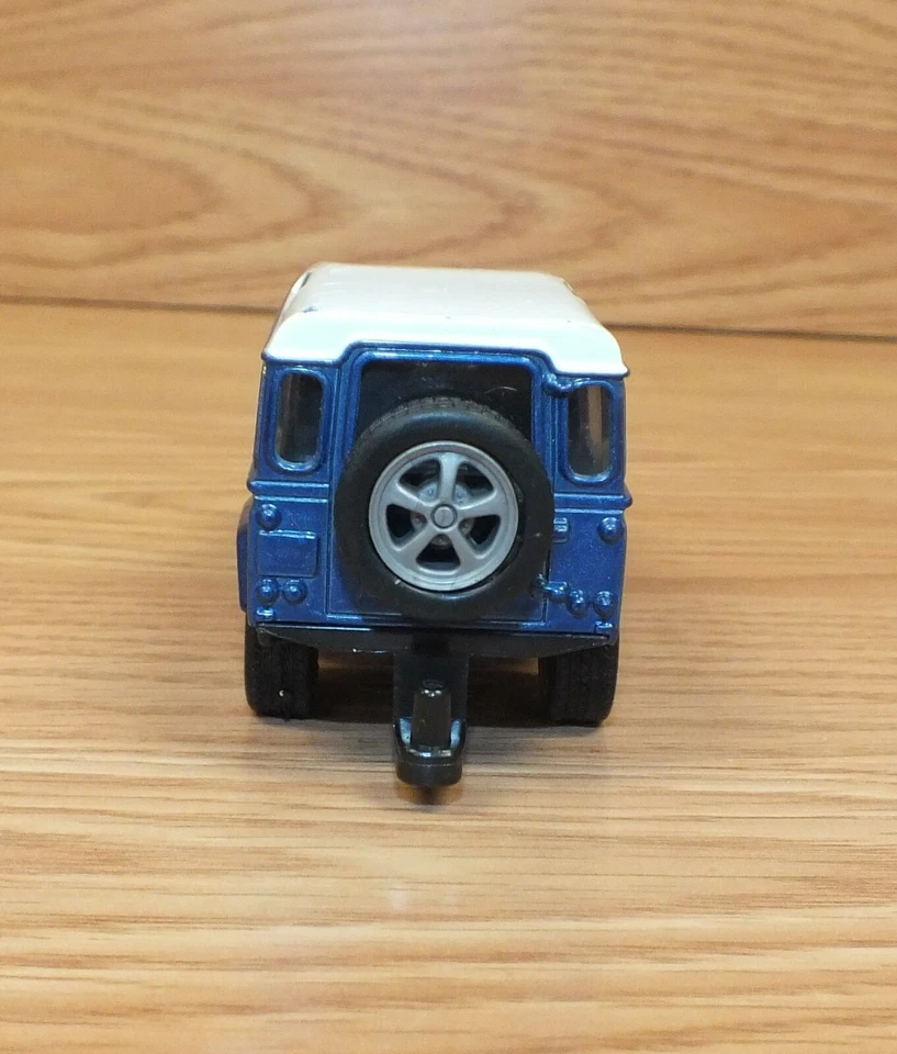 Genuine NewRay Land Rover Defender 110 Collectible Blue & White Model Toy Car - Image 4 of 4