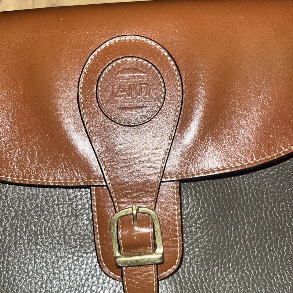 Cartera de Cuero "Land" The Leather Collection Dos Tonos Marrón y Verde con Bolsa para el Polvo Foto 2 de 4