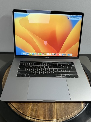 Apple MacBook Pro 15" 2019 2.4 GHz 8-Core Intel i9 32GB RAM 500GB SSD Vega 20