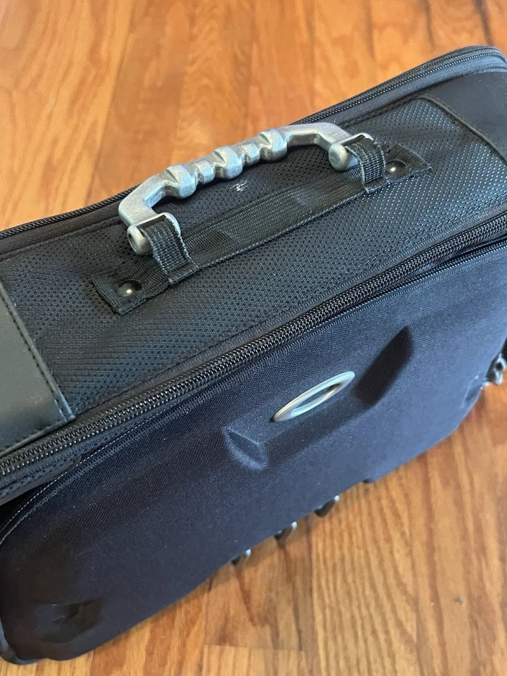 OAKLEY Hogar Oficina Maletín Fregadero Colección Equipo de Campo Táctico Bolso Negro RARO Foto 3 de 4