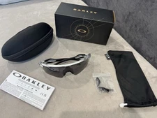 NEW OAKLEY RADAR EV PATH CUSTOM SUNGLASSES-SILVER with PRIZM GREY Lens