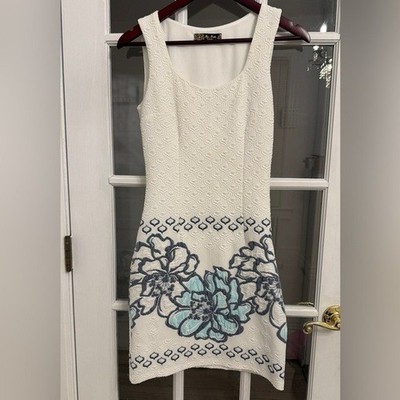 MIA MODA Women's White Textured Floral Embroidered Sleeveless Scoop Neck Dress