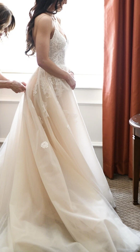 Vera Wang, Monique Lhuillier, Carolina Herrera, Oscar de la Renta, Reem Acra - Image 2 of 4