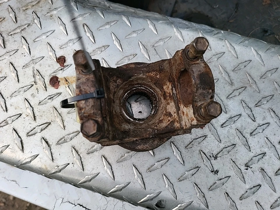 2005 Gmc Envoy Axle Yoke 30 Spline GM 12479332 Rear 10 Bolt - Image 3 of 4
