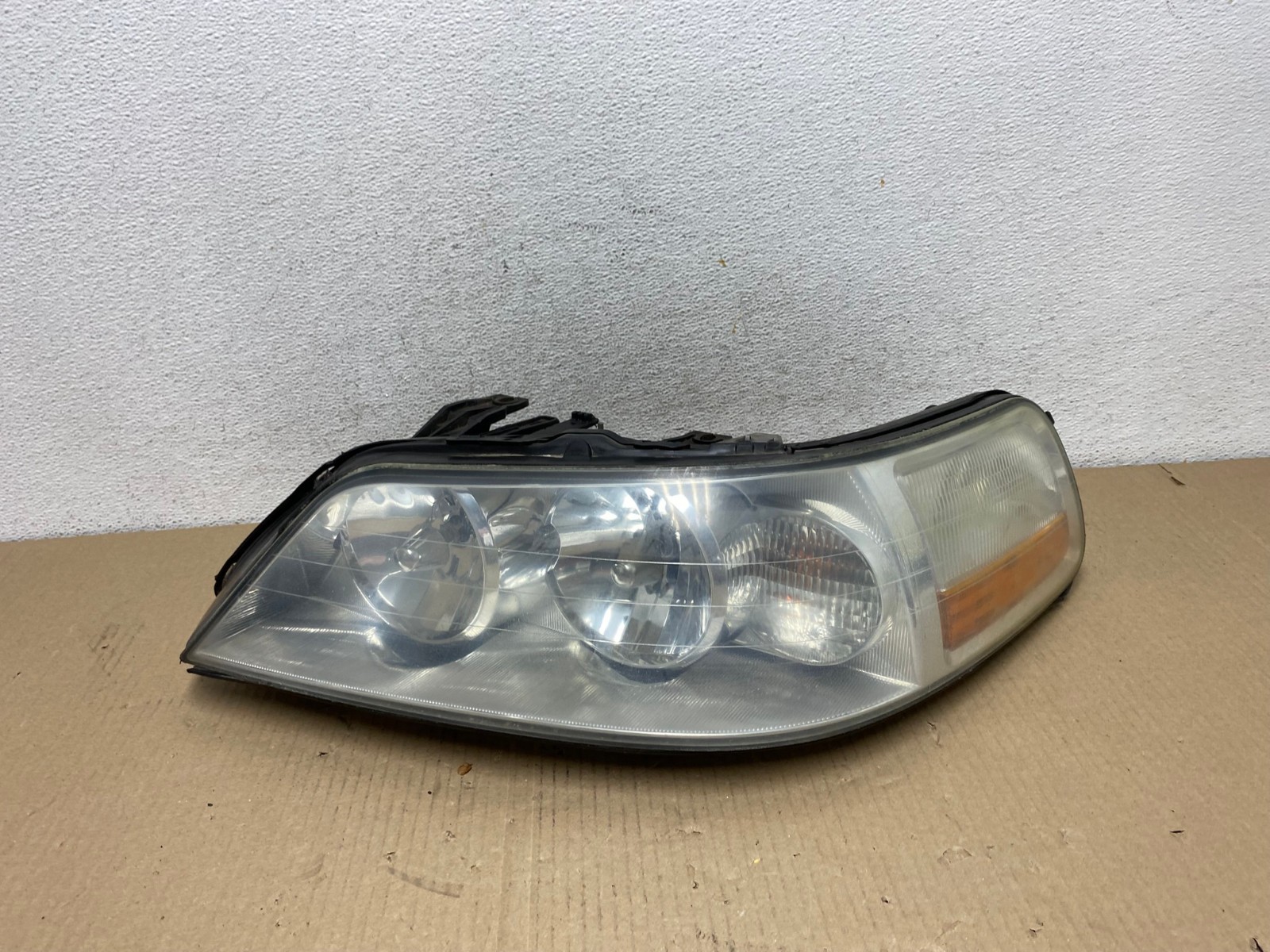 2005 to 2011 Lincoln Town Car Left Driver LH Side Headlight AE9502 LK