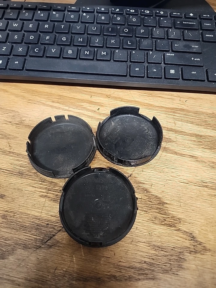  Комплект из 4 оригинальных центральных колпаков для Volvo S50 S60 S70 S80 S90 XC70 8646379  - Изображение 3 из 4