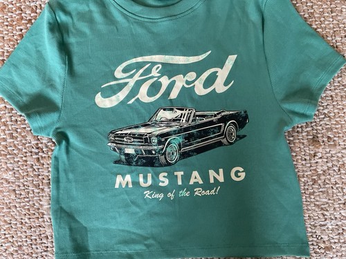 Top Ford Mustang recortado verde para mujer pequeño " Mustang" - Imagen 2 de 6