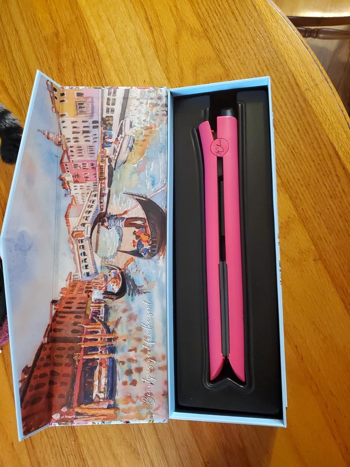 IoniK Ceramic Flat iron - Pink , New In original Box: Le Chic - Image 2 of 4
