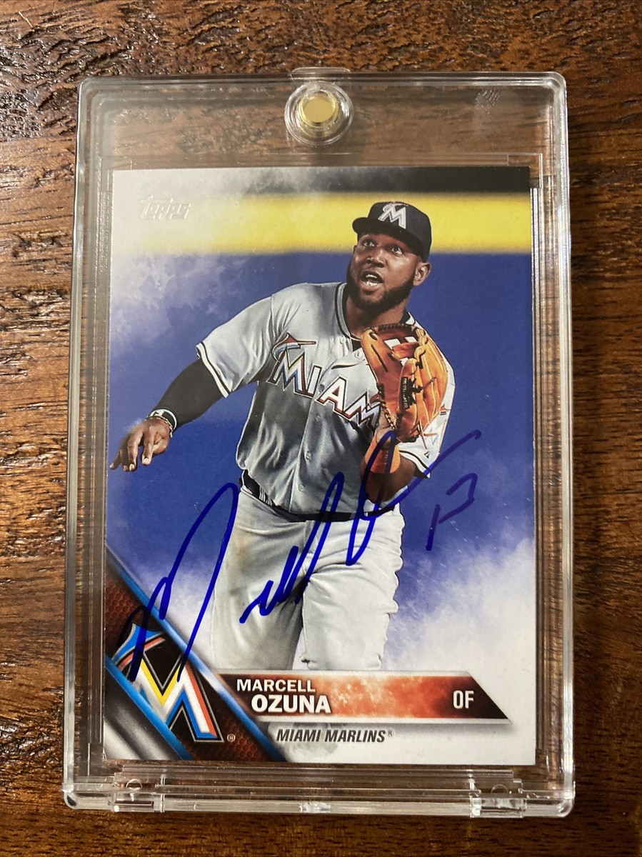 Marcell Ozuna マーセルオズナ パッチ入り直書き直筆サインカード 世界 