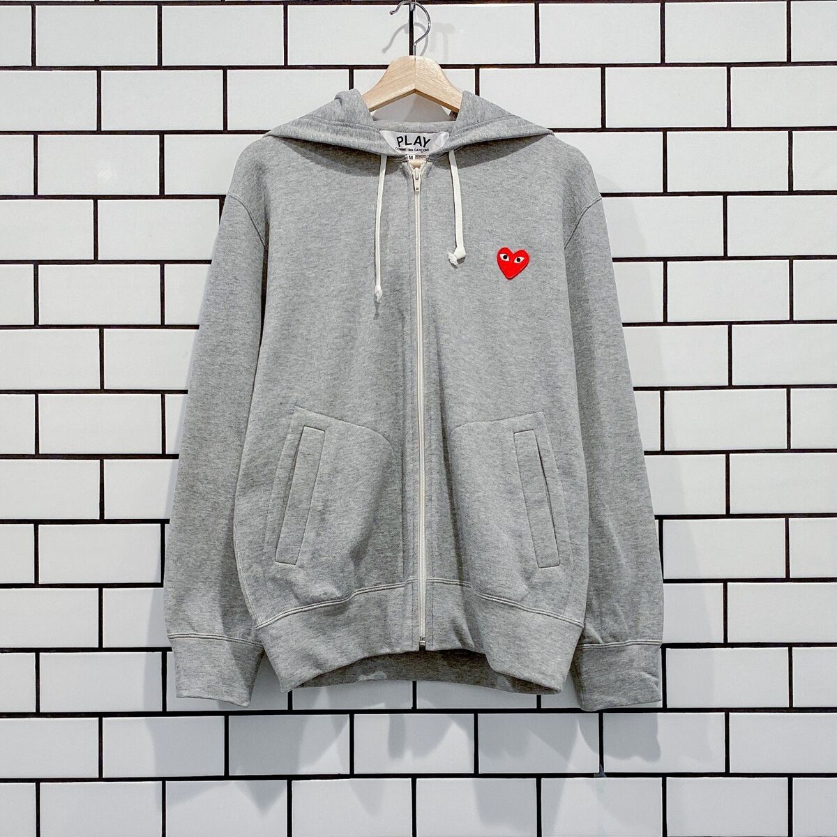COMME DES GARCONS CDG PLAY HEART LOGO ZIP HOODED SWEATSHIRT COMME DES GARCONS CDG PLAY HEART LOGO ZIP HOODED SWEATSHIRT