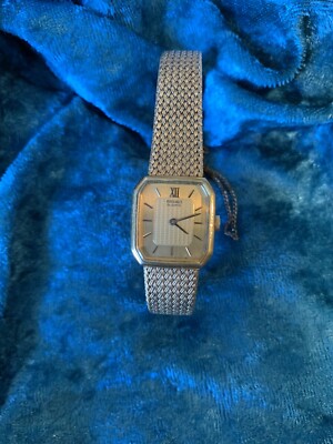 Vintage 80s SEIKO women’s watch Vintage 1980s Seiko Ladies Gold Tone Textured Quartz Watch  main image 3