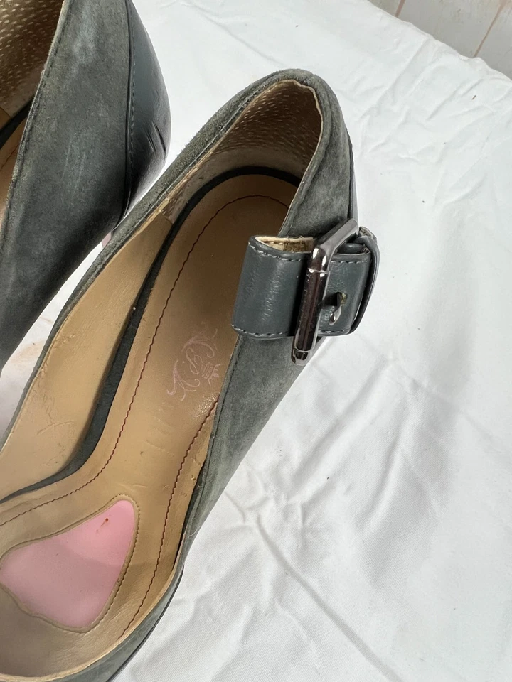 Womens Paris Hilton Platform Stiletto Heel Shoes Size 7.5 Gray Side Buckle EUC - Image 4 of 4
