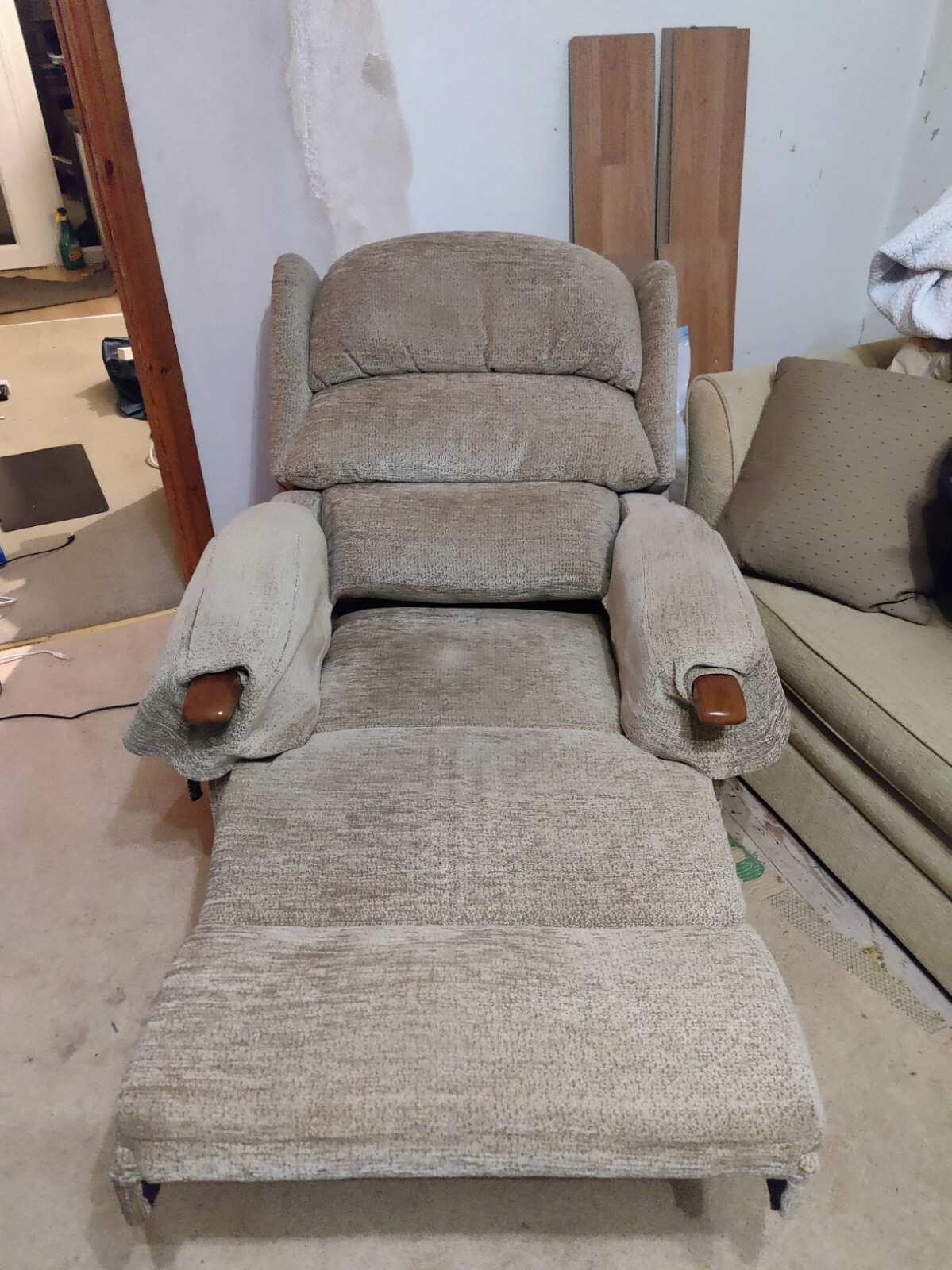 HSL RISER RECLINER ELECTRIC MOBILITY ARMCHAIR Chair Lift Tilt Raise eBay