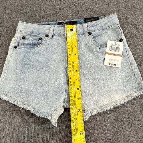 Girls Lucky Brand Shorts Bella Wash Sz 12 Brand New MSRP: $36.50 4 Button Fringe - Picture 3 of 12