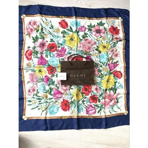 ancien foulard GUCCI 100% soie bouquet objet mode made in italy rare du japon