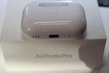 Apple AirPods Pro (2. Generation) mit MagSafe...