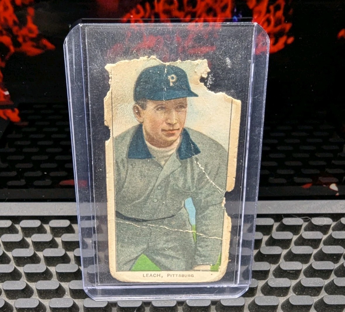 1909-11 T206 Piedmont TOMMY LEACH (Bending Over) Tobacco Card ⚾