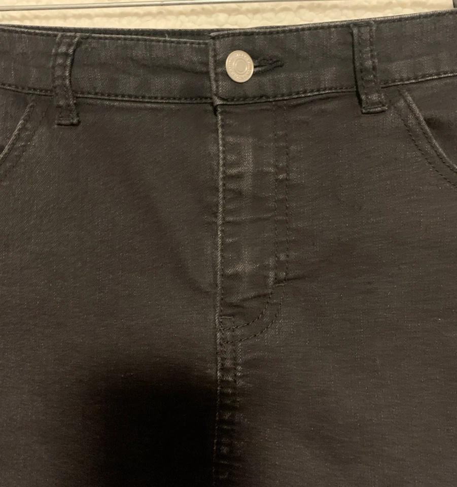 Jaclyn Smith Collection Women’s Black Sretch Denim Skirt Size 12 Back Slit - Image 3 of 4