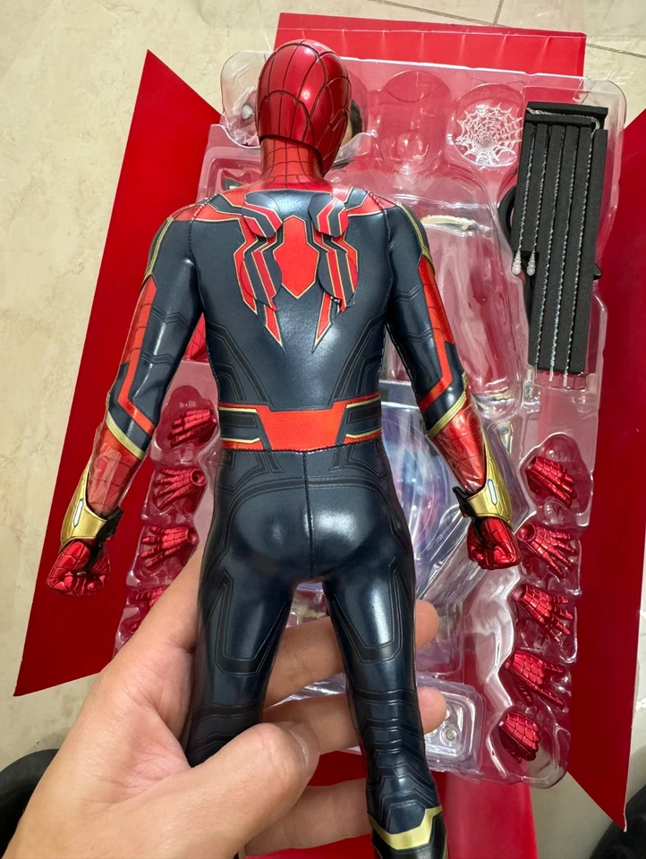 Boneco de ação Hot Toys HT MMS482 1/6 Iron Spider Spider Man colecionável usado 12" - Imagem 2 de 2
