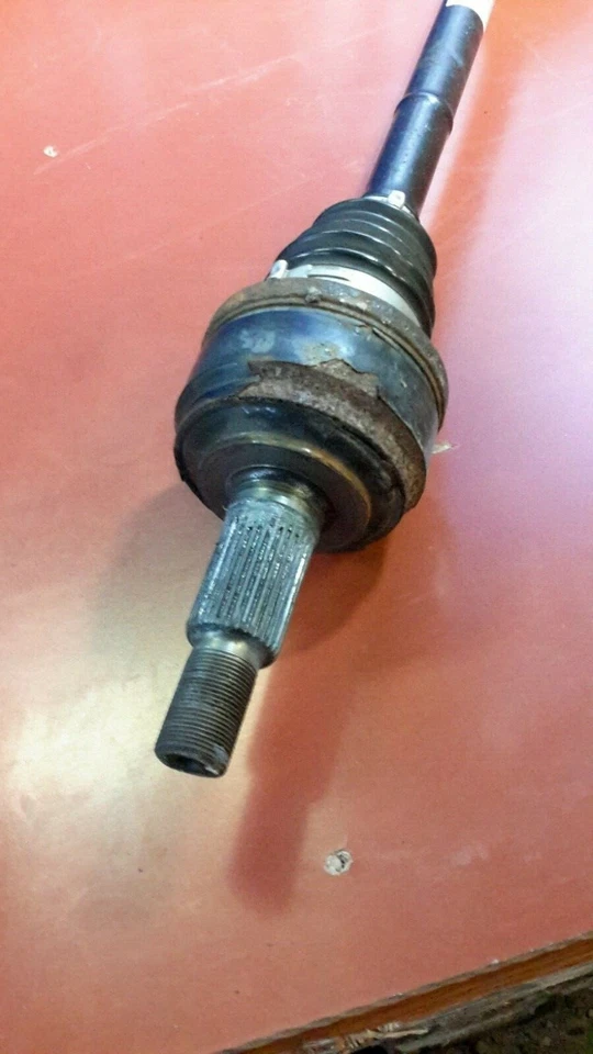 Eje trasero izquierdo Volkswagen Touareg CV 2004-2007 OEM 7L0501201C Foto 3 de 4