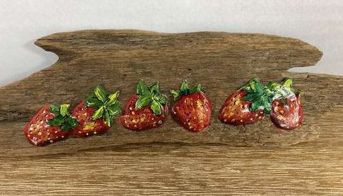 Vintage 3-D Strawberries Acrylic On Driftwood Painting Folk Art Detail Hanging - Picture 2 of 8