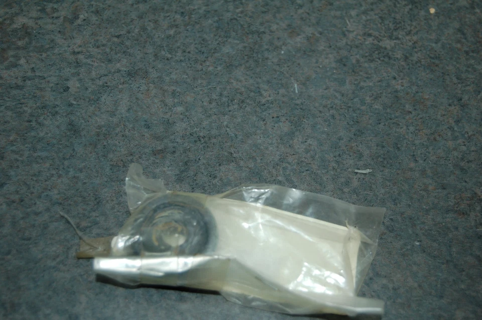 NUEVO SELLO DE ACEITE GENUINO YAMAHA 93103-10168 RZ350 TZ350 TZ750 WR200 YFZ350 YZ12 Foto 2 de 3