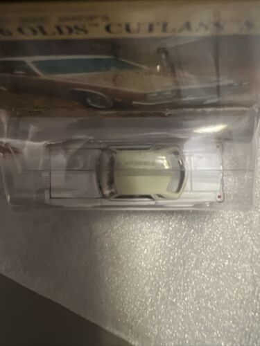 JOHNNY LIGHTNING WHITE LIGHTNING CLASSIC GOLD 1976 OLDS CUTLASS SALON NEW BB7 - Picture 4 of 10