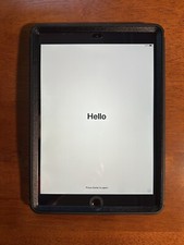 iPad 7th Gen 32GB, 10.2 in - Space Gray Bundle