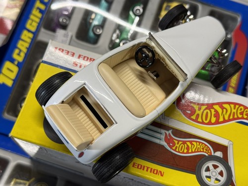 Hot Wheels 1933 Ford Roadster Street Rod Limited Edition Coin Bank 1:25 Scale - Picture 3 of 8