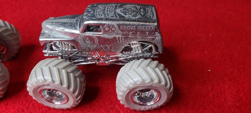 Hot Wheels Monster Jam 25th Anniversary Silver Collection Grave Digger 1:64 - Bild 6 von 7