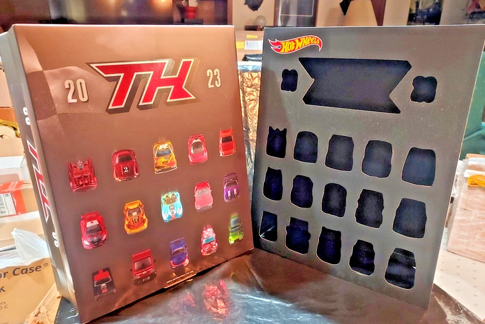 2023 Hot Wheels RLC Exclusive Super Treasure Hunt Empty Display Box /2000 No Car - Image 4 of 4