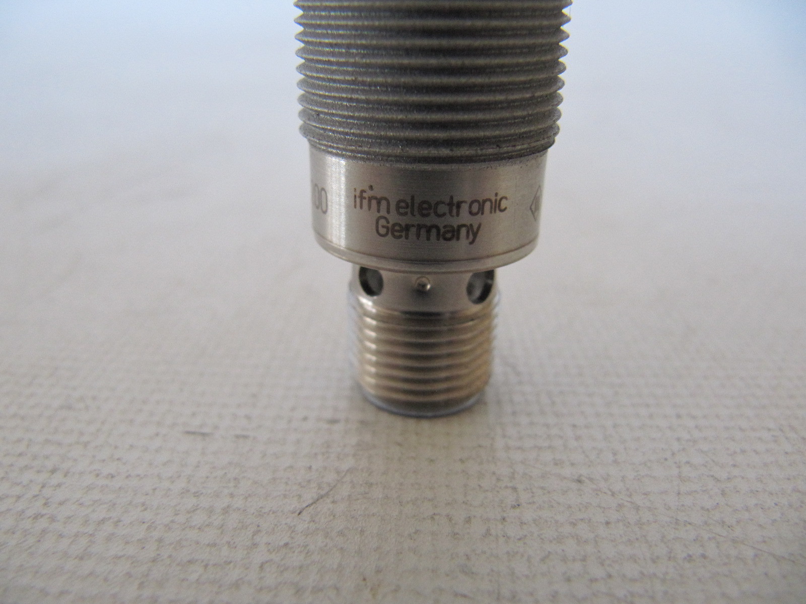 (NEW) IFM Efector Inductive Proximity Sensor IGR200