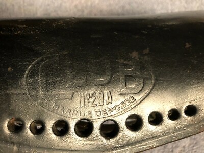 Ancien Selle Pour Vélo Cuir.Marque Club Numéro 29 A