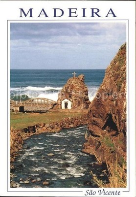 Sao Vicente Madeira Kueste Kapelle im Felsen