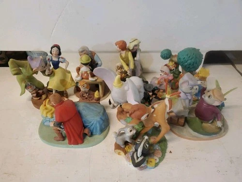 8 Disney Magic Memories Porcelain Figurine Movie Scenes