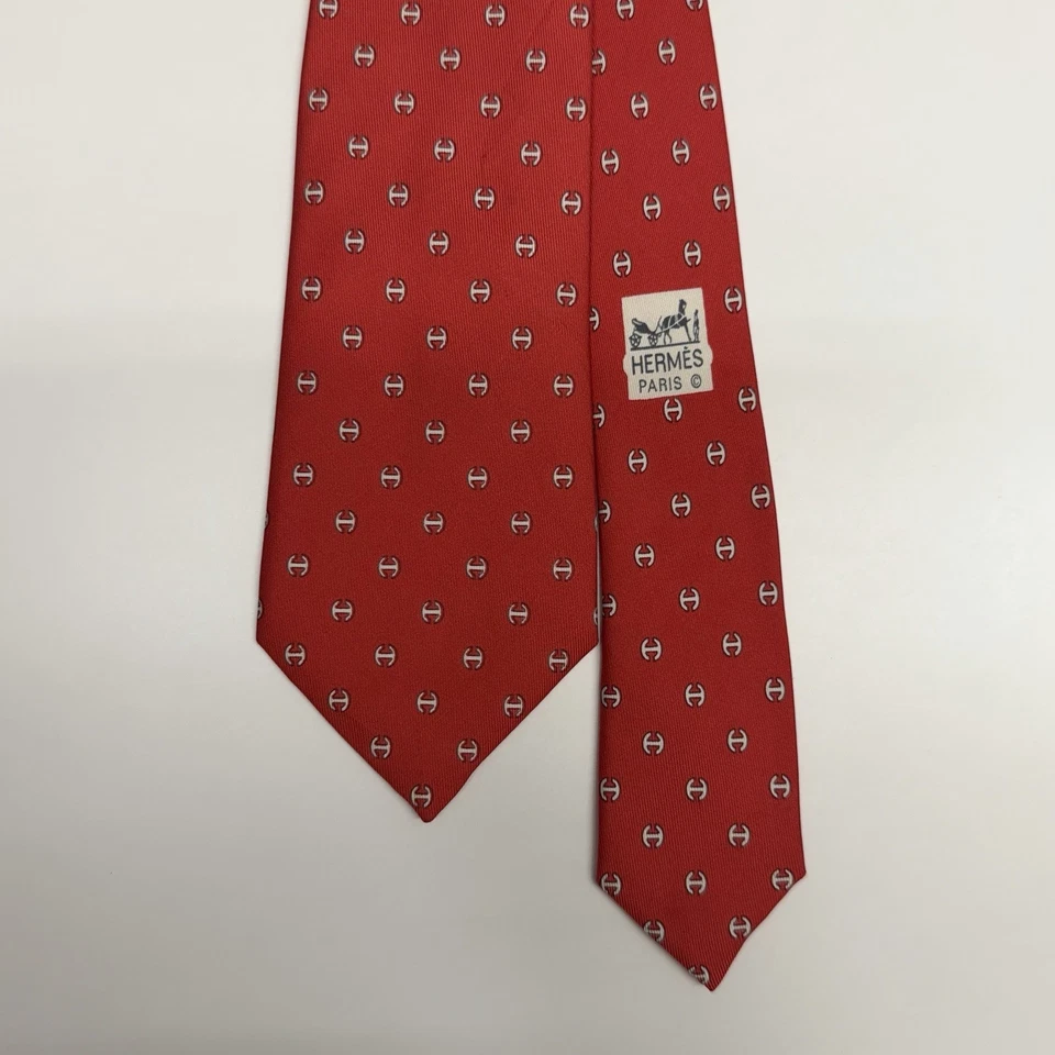 Corbata Hermes Hombre Geométrica Logo "H" Rojo/Blanco Seda Seda 7029 TA 3" (W) x 56" (L) Foto 2 de 4