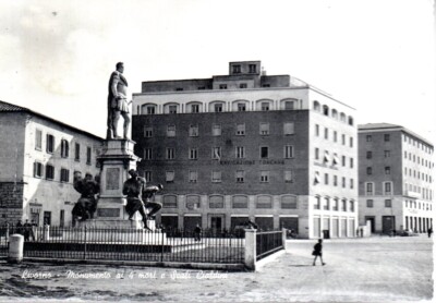 POSTCARD Livorno Monument to the 4 Moors and Scales Cialdini 1963 postcard no. 200