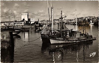 Old postcard Les SABLES-d'OLONNE Le Port (394051)