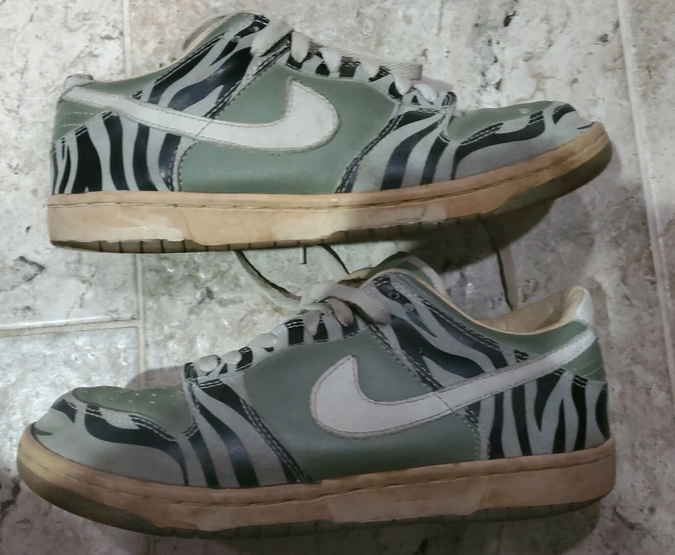 2003 NIKE SB DUNK LOW DAKTARI ZEBRA WHITE OLIVE BLACK SUPREME 307378 131 SZ US9
