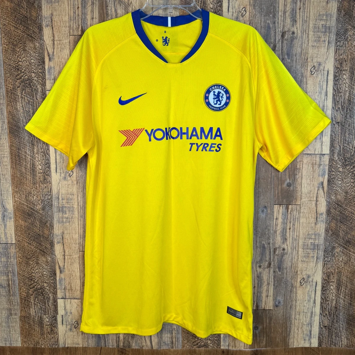 Preços baixos em Nike Chelsea Branco Clube Internacional de Roupas